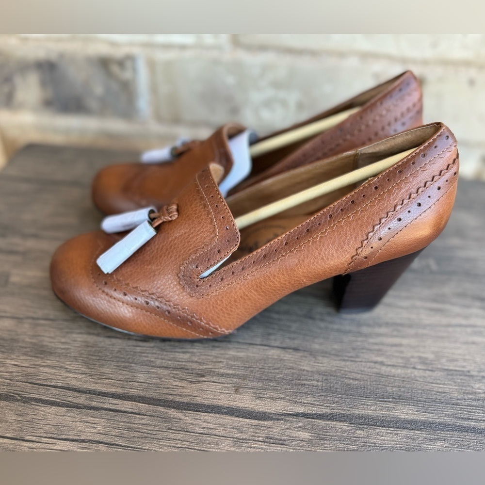 Sofft Brown Leather Tassel Mid Heel Pump - Picture 4 of 7